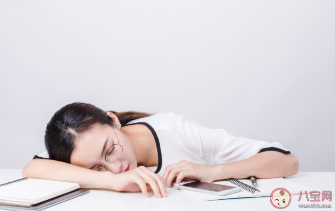 为什么午睡醒来会觉得孤独 午睡与不午睡的人差别在哪 为什么午睡醒来会觉得孤独 午睡与不午睡的人差别在哪