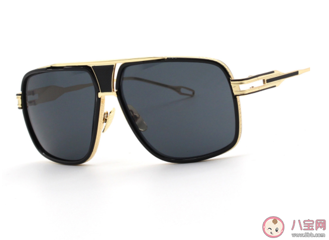 太阳镜颜色越深越能保护眼睛吗 感光变色太阳镜会对眼睛有影响吗 太阳镜颜色越深越能保护眼睛吗 感光变色太阳镜会对眼睛有影响吗