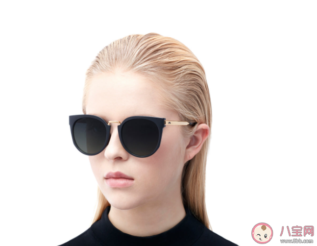 太阳镜颜色越深越能保护眼睛吗 感光变色太阳镜会对眼睛有影响吗 太阳镜颜色越深越能保护眼睛吗 感光变色太阳镜会对眼睛有影响吗