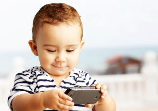 宝宝为什么总爱抢手机 宝宝总抢手机怎么办