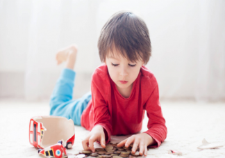 小孩子总是乱花钱该怎么办 孩子为什么会乱花钱