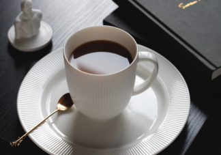 为什么喝咖啡牙齿会变黄 喝咖啡为什么会影响我们的口气