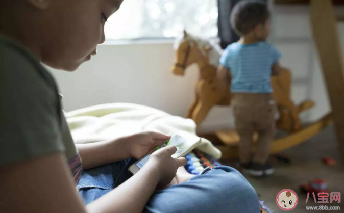 孩子玩游戏乱充钱能不能退回 如何看待未成年人游戏充值问题