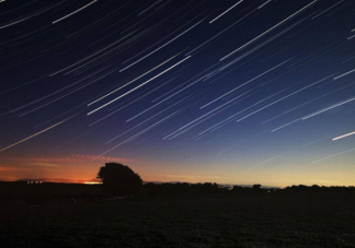 流星雨是如何形成的 在武仙座流星雨来临前准备好什么