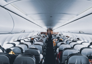 为什么乘飞机脚肿 怎么缓解乘坐飞机的脚肿