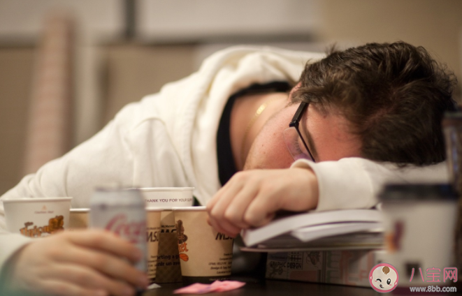 熬夜会降低人体免疫力吗 熬夜会更容易得老年痴呆吗