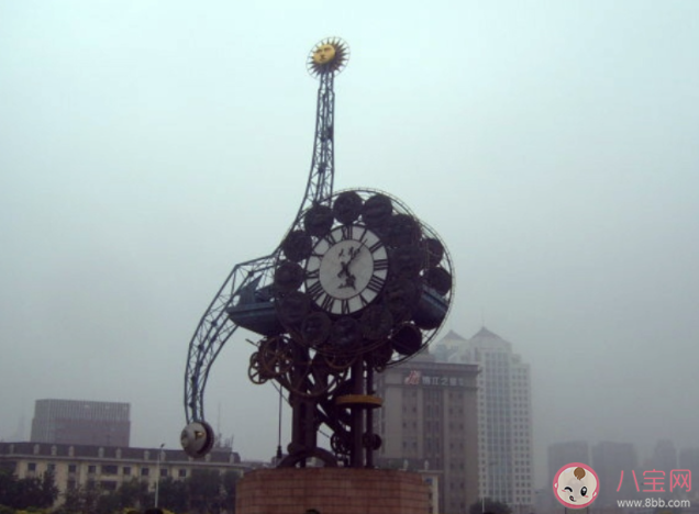 企业应该限制应届生就业年龄吗 应届生年龄大了会被嫌弃吗