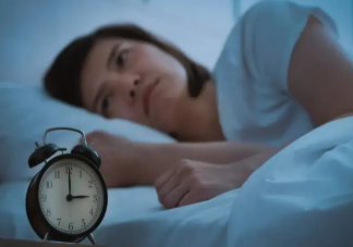 当代年轻人为什么睡不着 失眠的时候该怎么办
