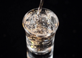 误喝工业酒精到底有多危险 工业酒精和食用酒精的区别