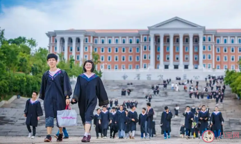 选大学该不该远离家乡 大学要离家远一点吗 选大学该不该远离家乡 大学要离家远一点吗