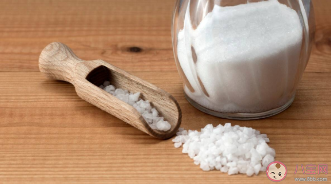 怎么用盐洗脚缓解脚臭 为什么有的人脚臭有的人脚不臭