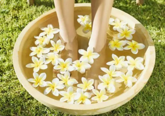 用盐洗脚可缓解脚臭吗 脚臭该怎么样缓解