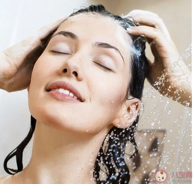 每天洗头会加重脱发吗 脱发用盐水洗头真的管用吗