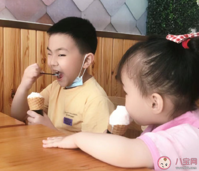 孩子馋冰淇淋有错吗 要不要给孩子吃冰淇淋 孩子馋冰淇淋有错吗 要不要给孩子吃冰淇淋