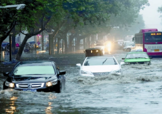 街上遭遇暴雨怎么办 暴雨到来前应做好哪些防灾准备