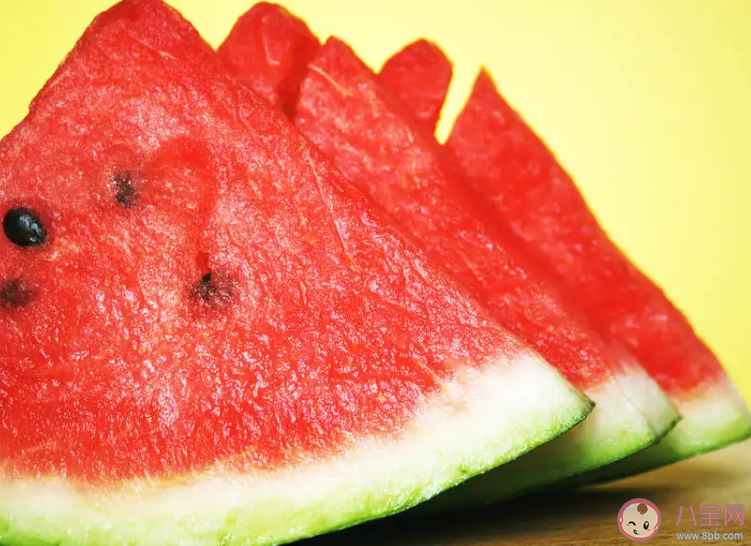隔夜冰西瓜能否切掉表层后食用 西瓜隔夜后还要不要吃 隔夜冰西瓜能否切掉表层后食用 西瓜隔夜后还要不要吃