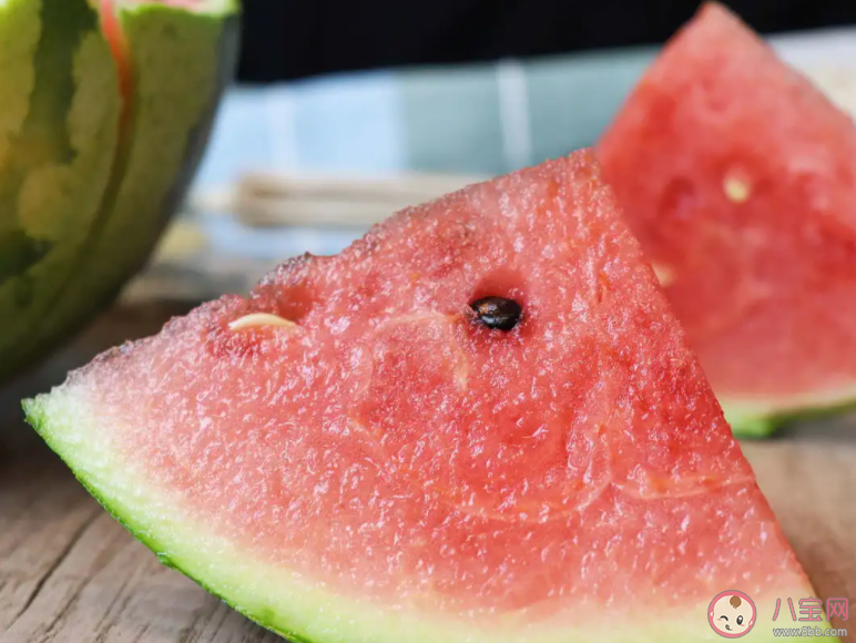 隔夜冰西瓜能否切掉表层后食用 西瓜隔夜后还要不要吃 隔夜冰西瓜能否切掉表层后食用 西瓜隔夜后还要不要吃