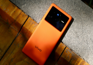 玻璃和素皮材质手机怎么选 手机背壳材质优劣对比