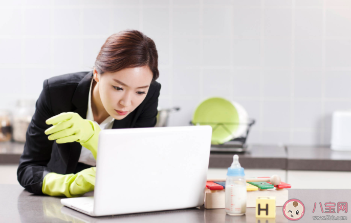 从职场精英到全职妈妈是什么体验 从职场转变到全职妈妈要转换什么