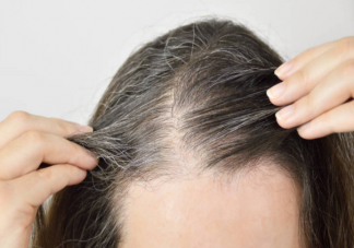 人真的会因为极度悲伤和绝望而一夜白头吗 一夜白头是什么原因