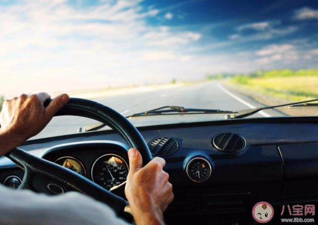 夏季车内温度太高了怎么办 夏季阳光大车内可以戴墨镜吗