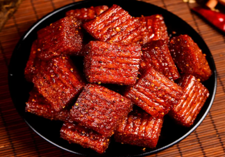 年轻人到底有多爱辣条 为什么辣条深受喜爱