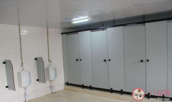 为何大多数厕所的门都向内开 厕所门向内开有什么说法