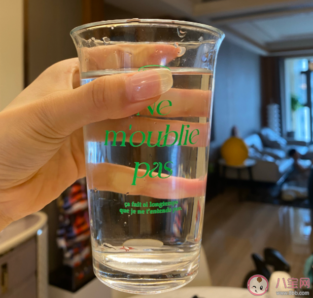 晨起一杯水应该怎么喝 蜂蜜水真的能润肠通便吗 晨起一杯水应该怎么喝 蜂蜜水真的能润肠通便吗