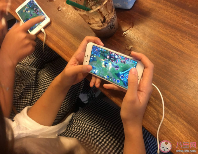 孩子每天刷手机会导致大脑萎缩吗 孩子有手机病怎么办 孩子每天刷手机会导致大脑萎缩吗 孩子有手机病怎么办