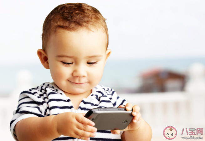 孩子每天刷手机会导致大脑萎缩吗 孩子有手机病怎么办 孩子每天刷手机会导致大脑萎缩吗 孩子有手机病怎么办