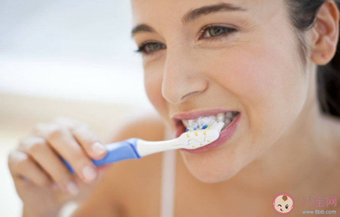 刷完牙后喝橙汁怎么变味了 刷牙吃东西后为什么很苦 刷完牙后喝橙汁怎么变味了 刷牙吃东西后为什么很苦