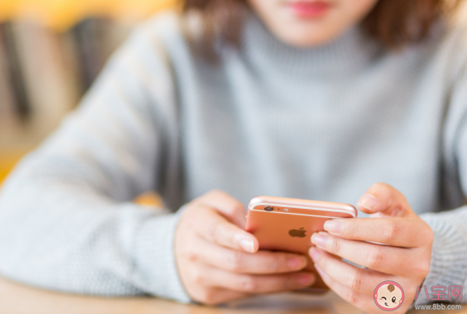 仰头玩手机可以预防颈椎病吗 玩手机如何预防颈椎病