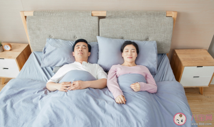 为什么很多夫妻中年以后分开睡 中年夫妻分房睡有哪些坏处