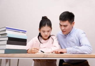 孩子写作业必须要陪吗 帮助孩子独立写作业的方法