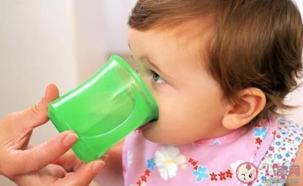 新生儿需要喝水吗 什么情况需要给宝宝喂水