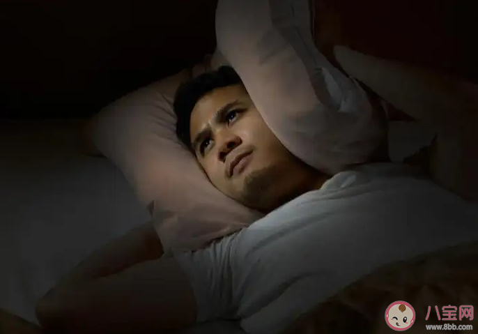 身体很累却还是失眠是什么原因 想睡却又睡不着该怎么办