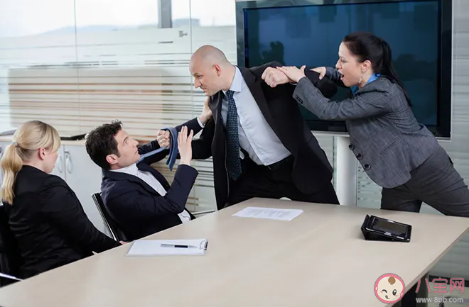 遇到奇葩领导该不该辞职 领导是奇葩该怎么办 遇到奇葩领导该不该辞职 领导是奇葩该怎么办