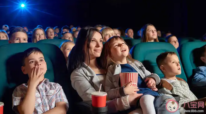 带孩子看电影应不应该去专用包厢 电影院要提供儿童专用包厢吗 带孩子看电影应不应该去专用包厢 电影院要提供儿童专用包厢吗