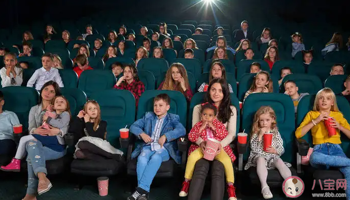 带孩子看电影应不应该去专用包厢 电影院要提供儿童专用包厢吗 带孩子看电影应不应该去专用包厢 电影院要提供儿童专用包厢吗
