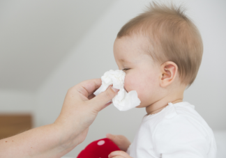 孩子鼻塞可以滴茶油或母乳通鼻吗 孩子鼻塞不通气有哪些温和方法