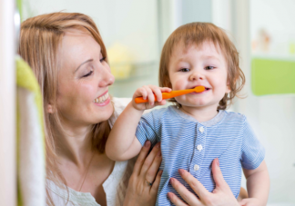 孩子6岁前就自己刷牙好吗 什么时候开始让孩子自己刷牙比较合适