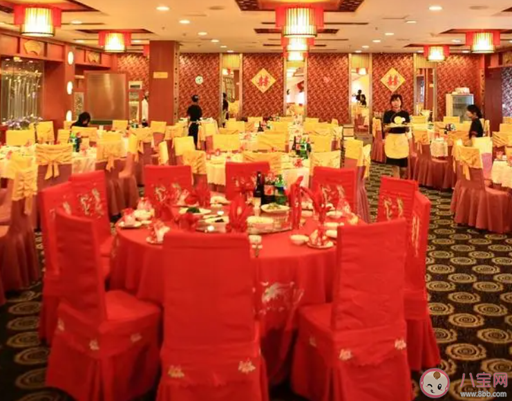 女子国庆前夕收到21份结婚请帖 为什么国庆结婚的人多 女子国庆前夕收到21份结婚请帖 为什么国庆结婚的人多