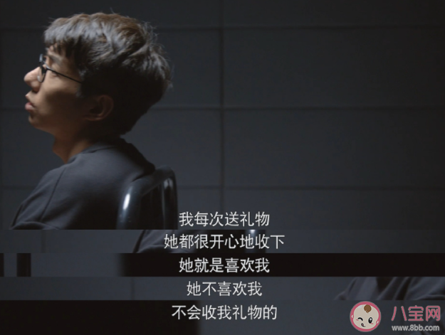 不喜欢的追求者送礼物要不要收 怎样面对不喜欢的人的追求
