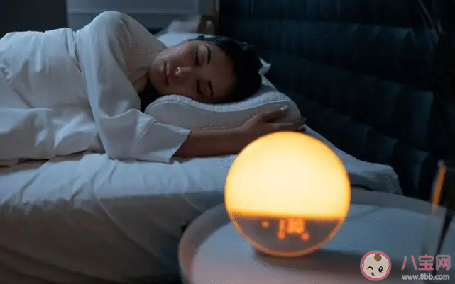 医生建议成人每天睡够7小时 晚上最好几点睡觉