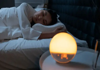 医生建议成人每天睡够7小时 晚上最好几点睡觉