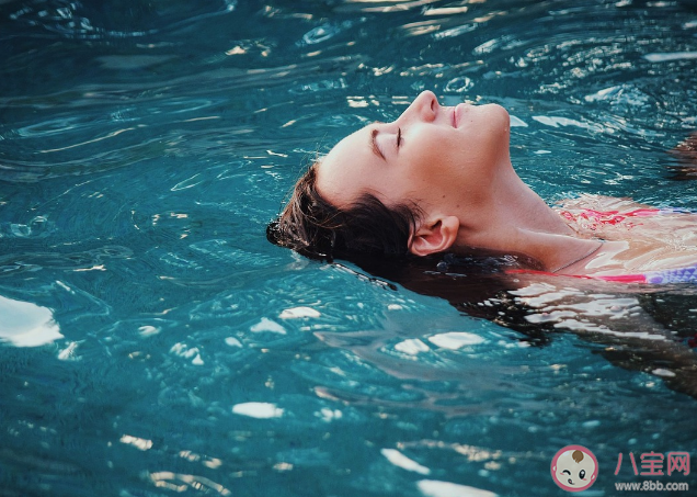 为什么游泳后很容易饿 游泳后多久可以吃东西 为什么游泳后很容易饿 游泳后多久可以吃东西