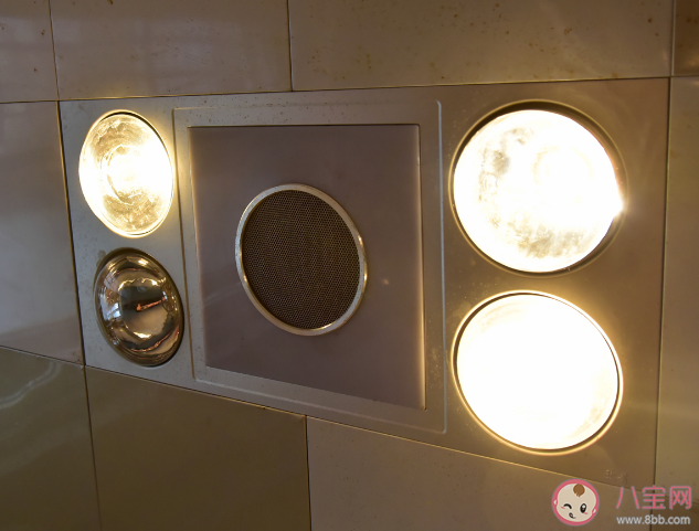 天冷宝宝洗澡可以开浴霸吗 宝宝洗澡时用浴霸会不会伤眼睛 天冷宝宝洗澡可以开浴霸吗 宝宝洗澡时用浴霸会不会伤眼睛