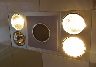 天冷宝宝洗澡可以开浴霸吗 宝宝洗澡时用浴霸会不会伤眼睛