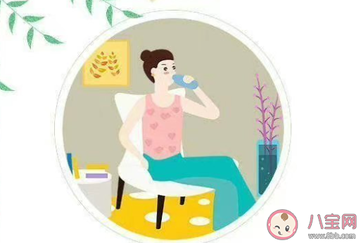 晨起喝一大杯水有什么好处 早上起床为什么要先喝水