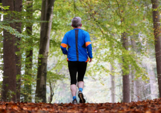 撞树锻炼可以强身健体吗 这2种运动方式不建议